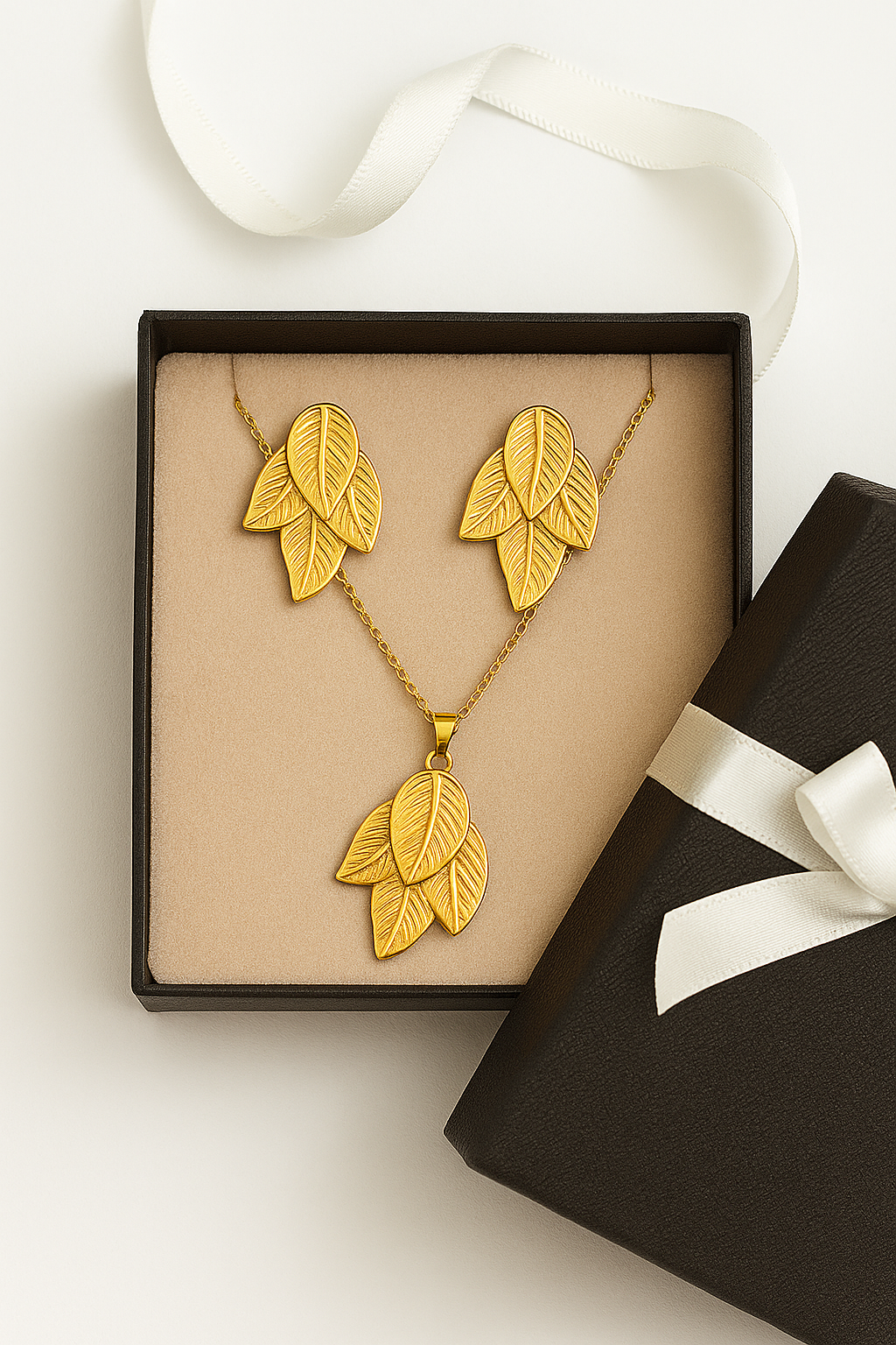 Leaf Pattern Necklace